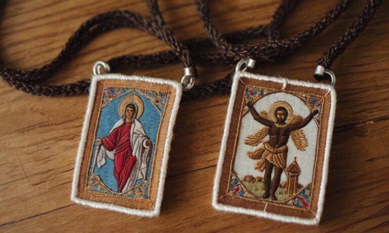 Co to jest szkaplerz i jak wygląda