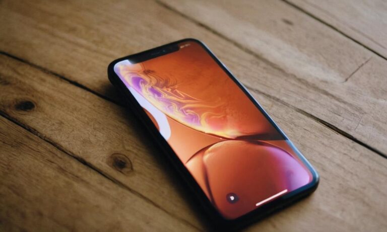 Z którego roku jest iPhone XR?