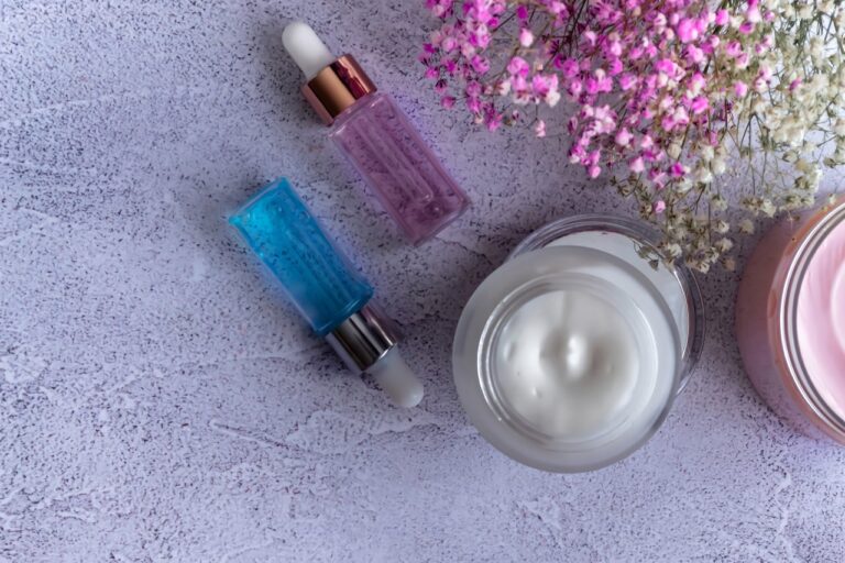 Peptydy miedziowe w kosmetykach – dlaczego stały się jednym z najciekawszych składników anti-aging?