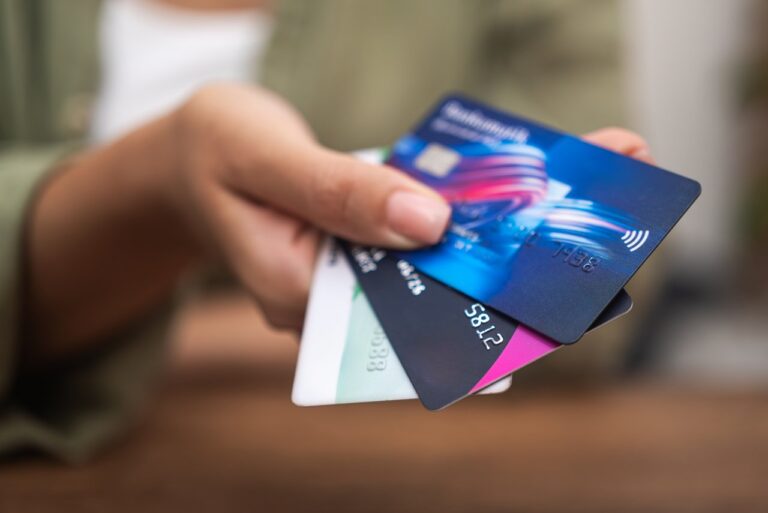 Jak działa karta kredytowa z funkcją chargeback i kiedy można z niej skorzystać?