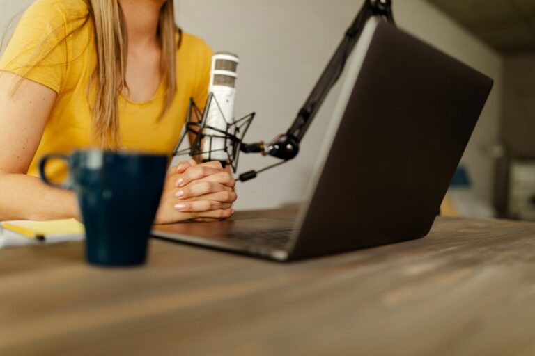 Podcasting — jak zacząć nagrywać własne audycje?